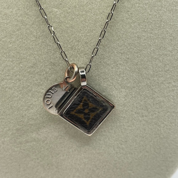 Authentic Louis Vuitton Adjustable Silvertone Necklace - Picture 7 of 11